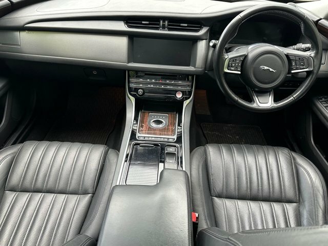 Jaguar XF 2.0D Portfolio Sportbrake PY18NXG Red #3