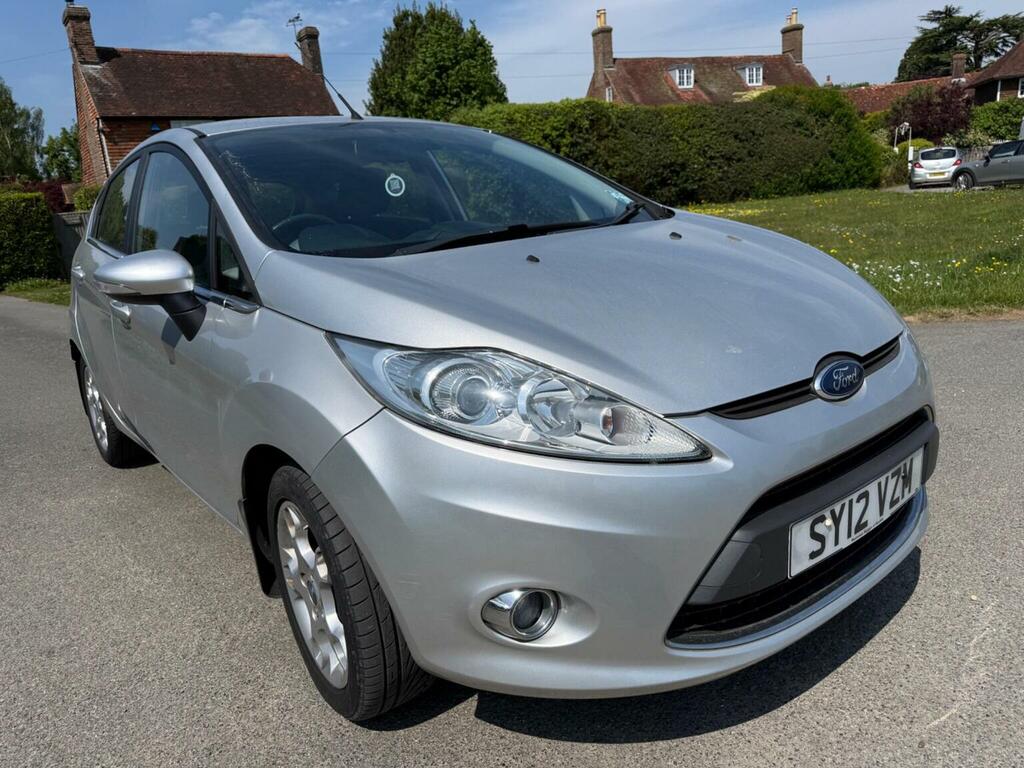 Ford Fiesta Hatchback 1.4 Zetec 201212 Silver