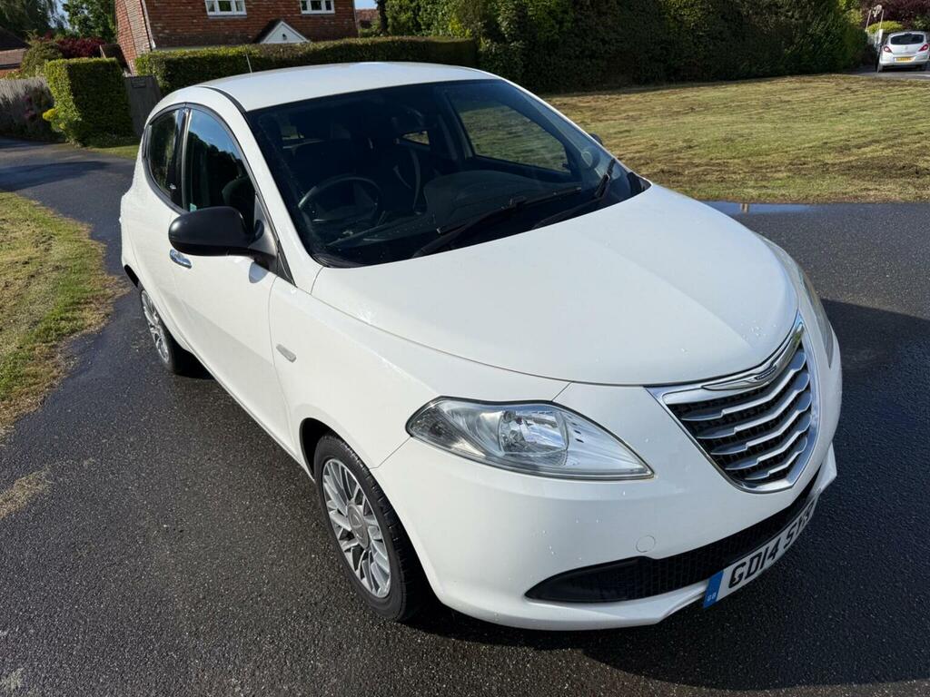 Chrysler Ypsilon Hatchback 1.2 S Euro 5 Ss 201414 White #2