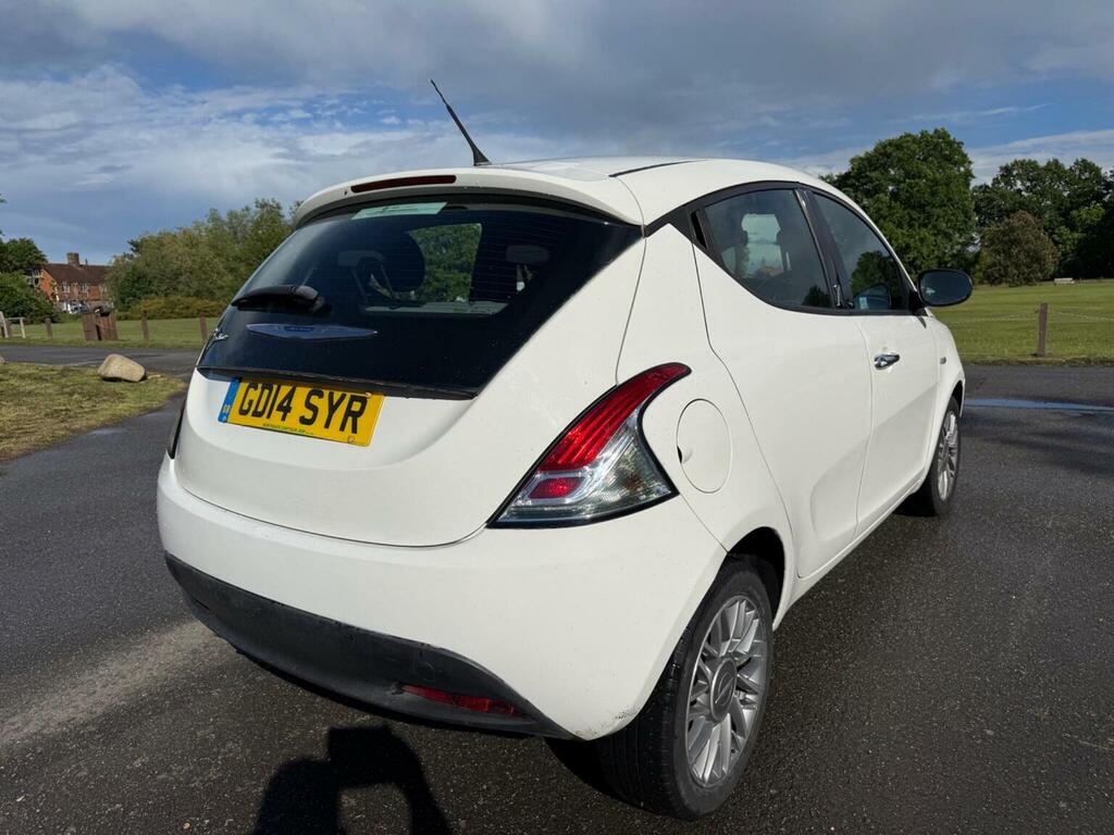 Chrysler Ypsilon Hatchback 1.2 S Euro 5 Ss 201414 White #5