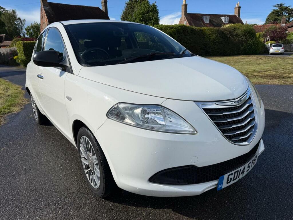 Chrysler Ypsilon Hatchback 1.2 S Euro 5 Ss 201414 White