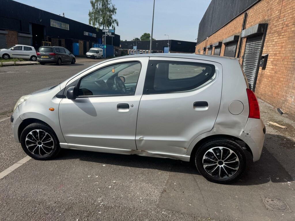 Nissan Pixo 1.0 N-tec Silver #7