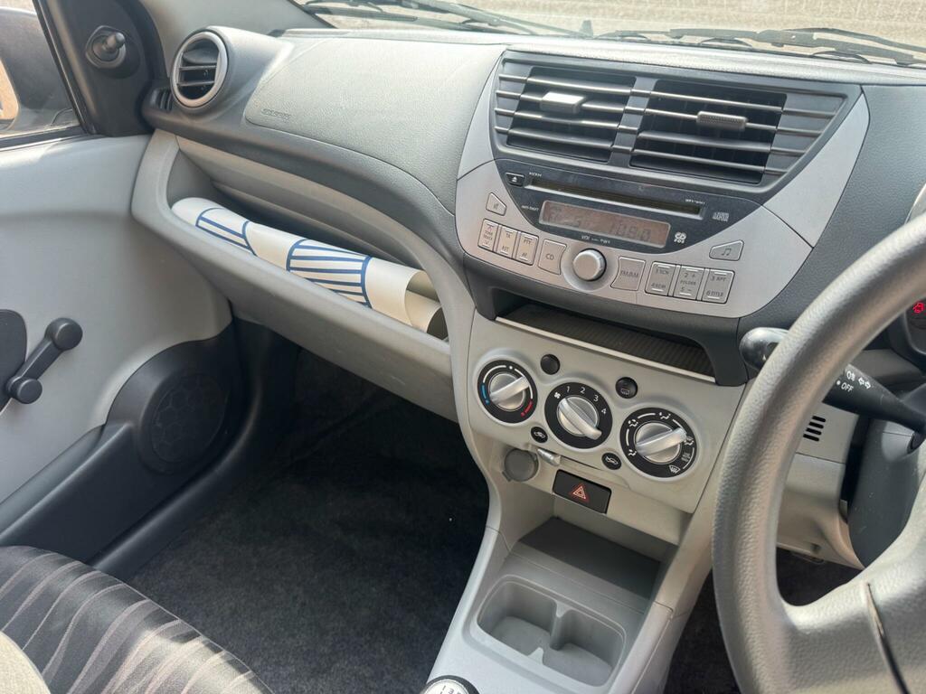 Nissan Pixo 1.0 N-tec Silver #16
