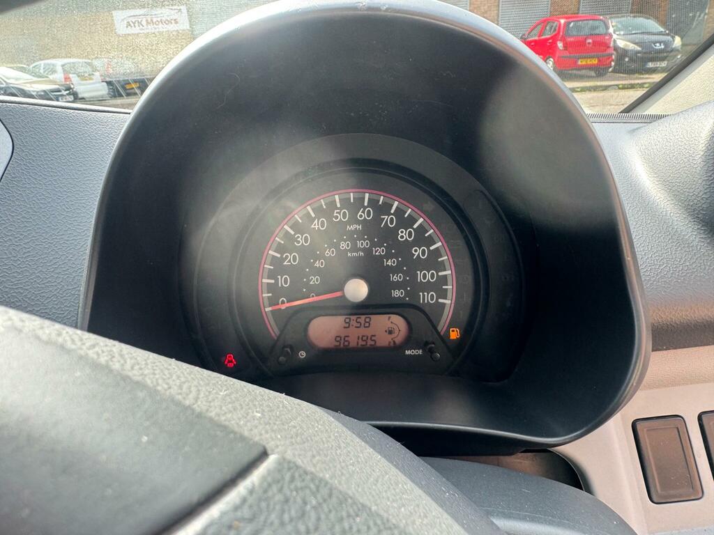 Nissan Pixo 1.0 N-tec Silver #15