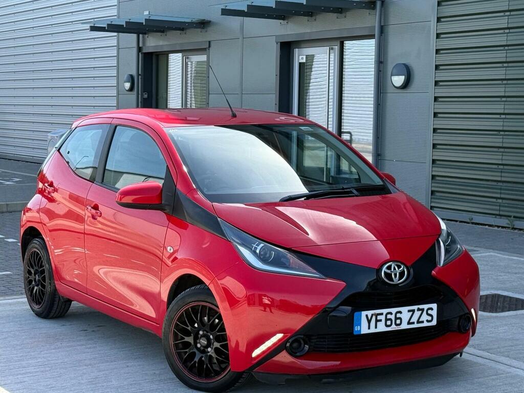 Toyota Aygo Hatchback 1.0 Vvt-i X-play X-shift Euro 5 Euro Red