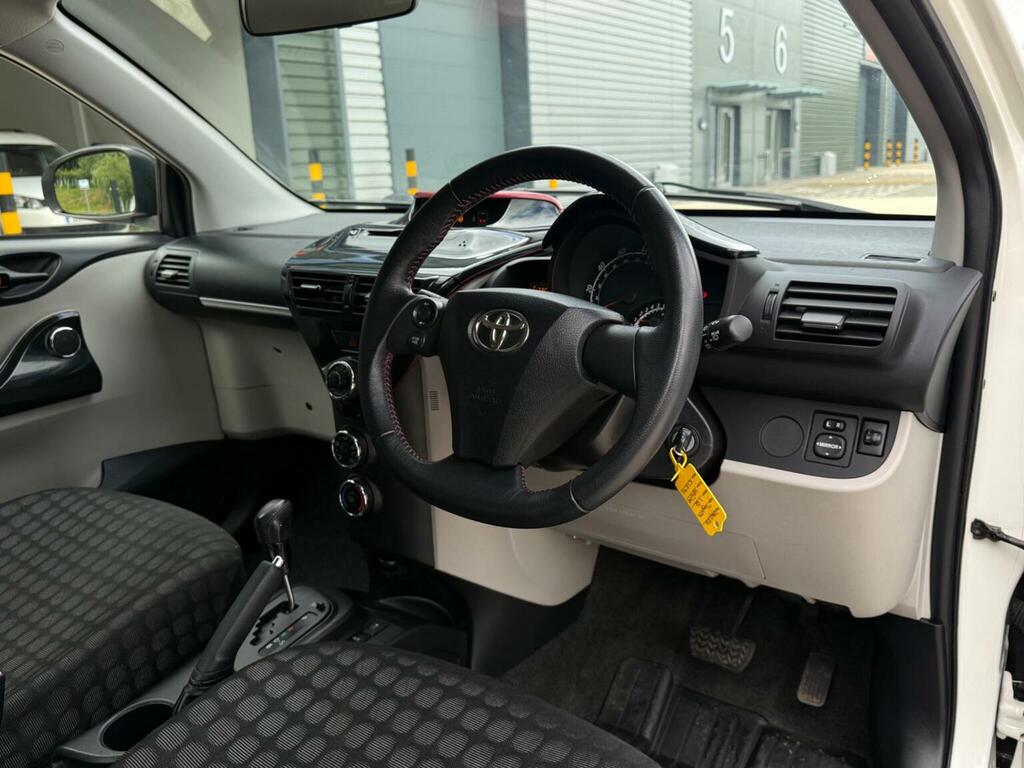 Toyota IQ Hatchback 1.0 Vvt-i Multidrive Euro 5 201212 White #2
