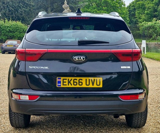 Kia Sportage 1.6 Gdi 2 Suv EK66UVU Black #4