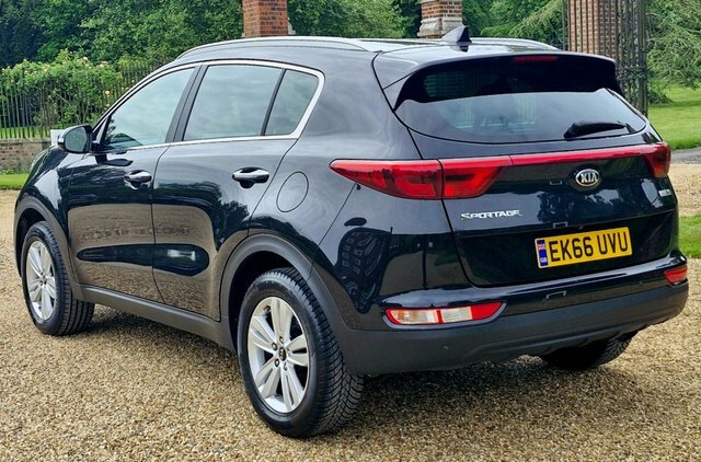 Kia Sportage 1.6 Gdi 2 Suv EK66UVU Black #5