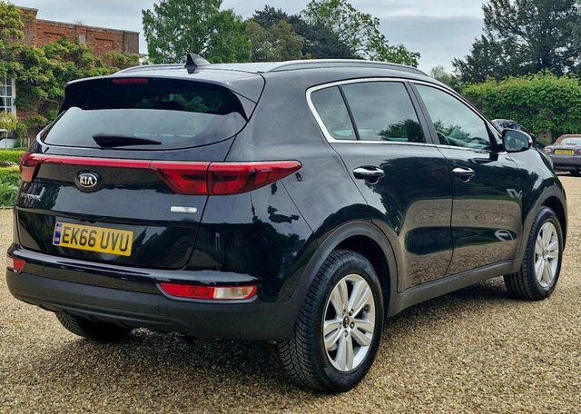 Kia Sportage 1.6 Gdi 2 Suv EK66UVU Black #3
