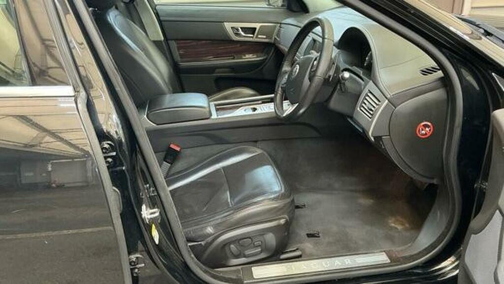 Jaguar XF 3.0D S V6 Portfolio Euro 5 Black #4
