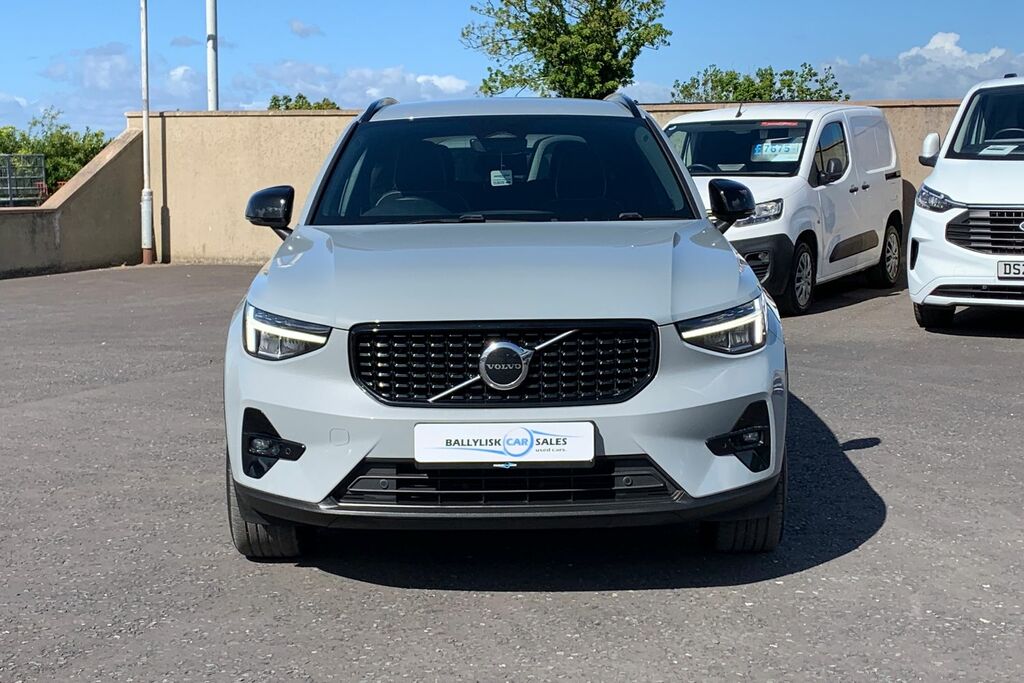 Volvo XC40 2.0 B4 197Ps Plus Dark In Grey With 20K YJ74ZLB Grey #4