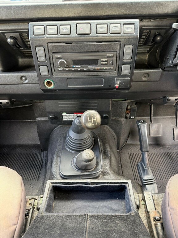 Land Rover Defender 90 Blue #16