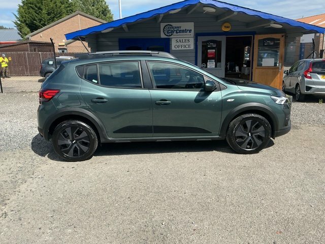 Dacia Sandero Stepway 2024 1.0 Tce Expression Hatchback Manua LV74MWA Green #2