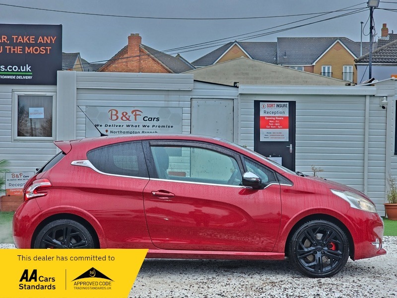Peugeot 208 1.6 Thp Gti Euro Red #4