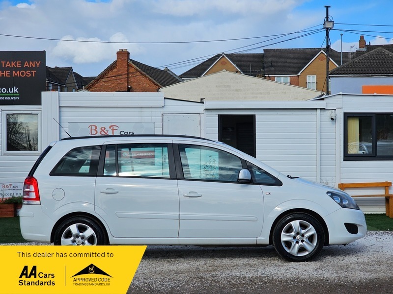 Vauxhall Zafira 1.8 16V Exclusiv Euro White #4