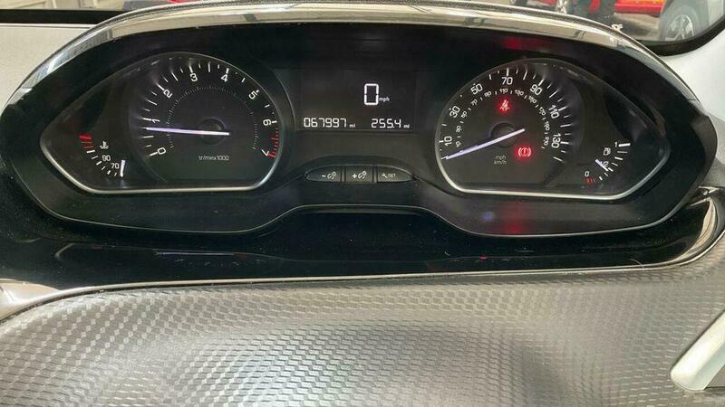 Peugeot 208 1.2 Puretech Allure Euro AF17WHS Black #4