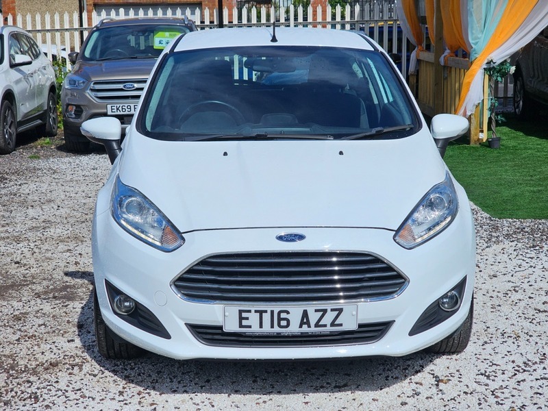 Ford Fiesta 1.25 Zetec Euro 6 ET16AZZ White #2