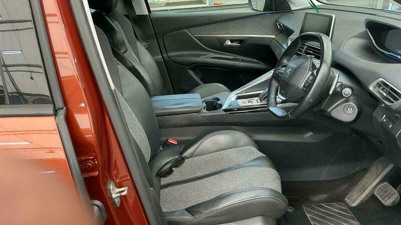 Peugeot 3008 1.2 Puretech Allure Eat LT67BSX Brown #4