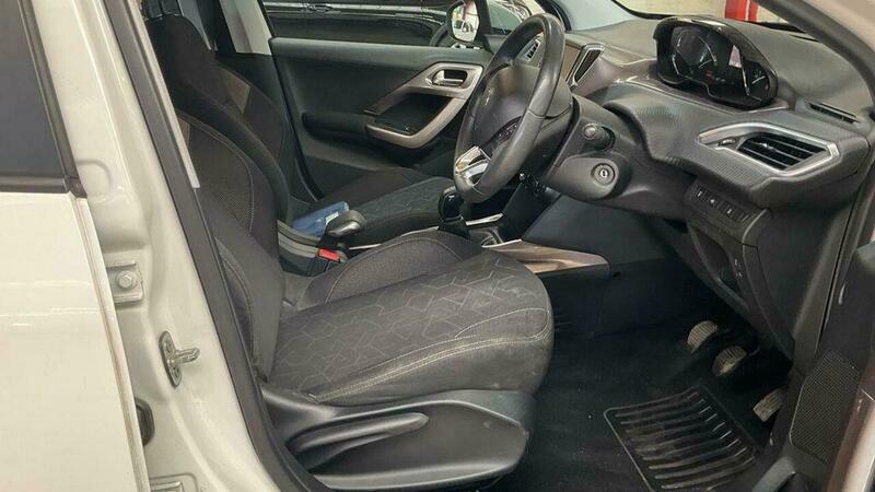 Peugeot 2008 1.4 Hdi Active Euro White #4