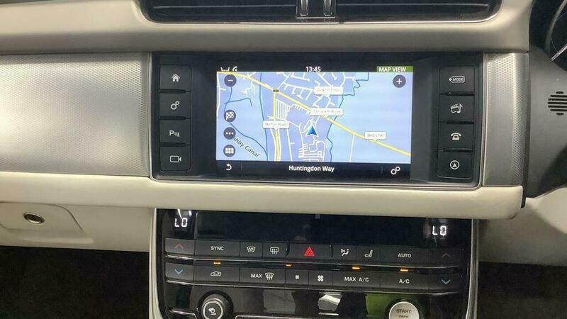 Jaguar XF 2.0D Portfolio Euro FL17BHE Grey #3