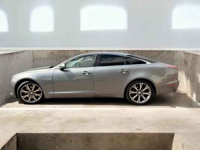 Jaguar XJ 3.0D V6 Portfolio Saloon KU60GNK Grey #3