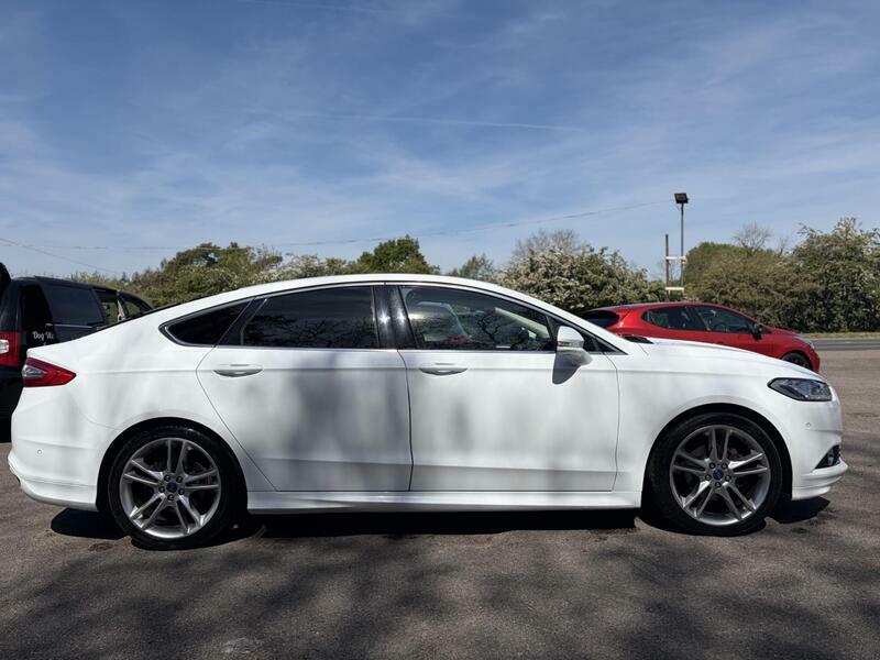 Ford Mondeo 2.0-Tdci-titanium-powershift-euro-6-ss-5dr ET65VBY White #5