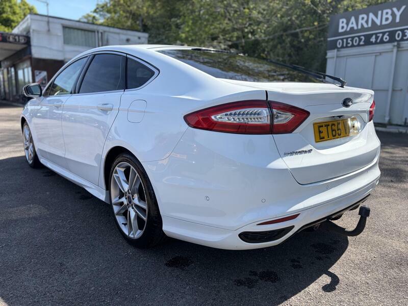 Ford Mondeo 2.0-Tdci-titanium-powershift-euro-6-ss-5dr ET65VBY White #3