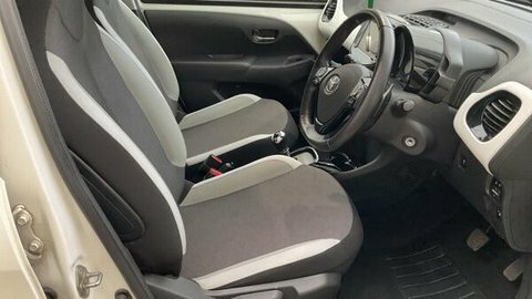 Toyota Aygo 2017 17 1.0 LC17OKG White #6