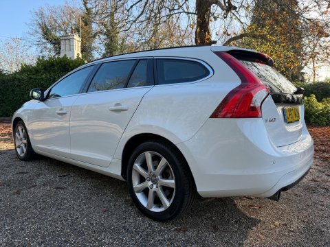 Volvo V60 2017 67 2.0 White #2