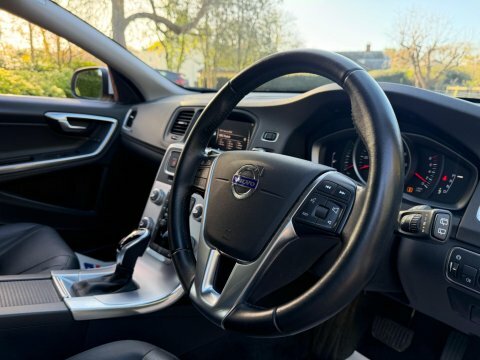 Volvo V60 2017 67 2.0 White #3