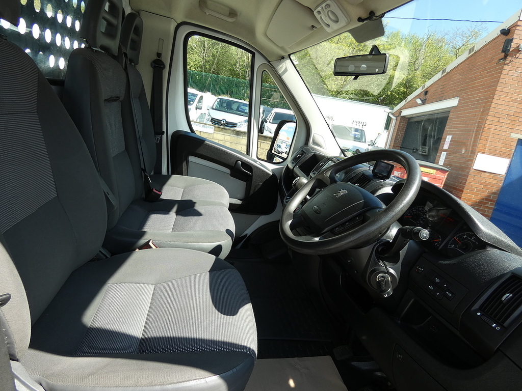Peugeot Boxer 2.2Hdi 335Dropside Pickup 4M Body U4778 White