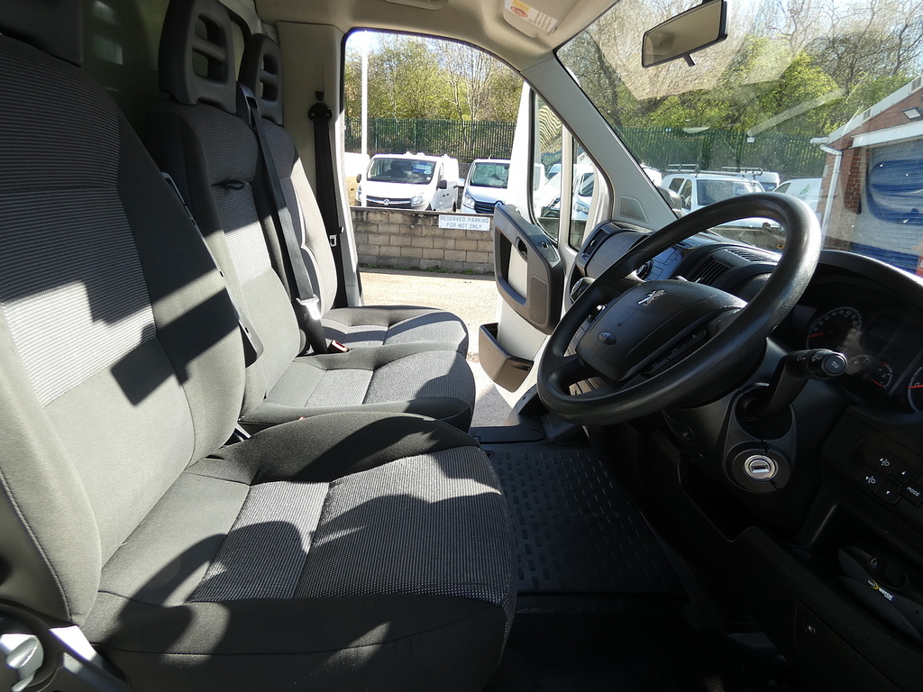 Peugeot Boxer 2.2L Null White #1