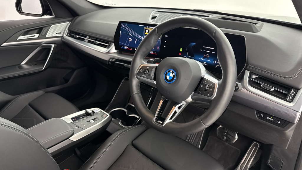 BMW iX1 20 66.5Kwh Shadow Edition Suv Ed YA25UMT Black #6
