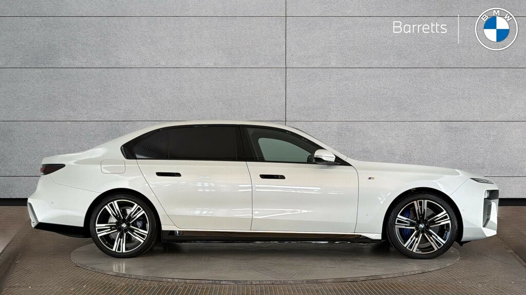 BMW i7 50 105.7Kwh M Sport Saloon Edriv White #3