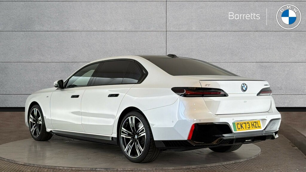 BMW i7 50 105.7Kwh M Sport Saloon Edriv White #2