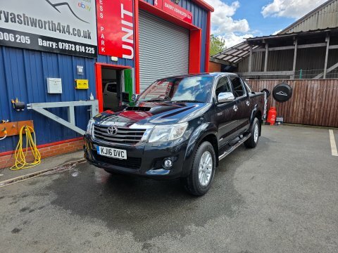 Toyota HILUX Invincible 4X4 D-4d Grey