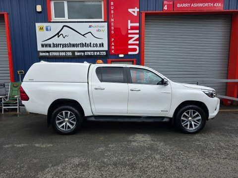 Toyota HILUX Invincible 4Wd D-4d YG20VBP White #4