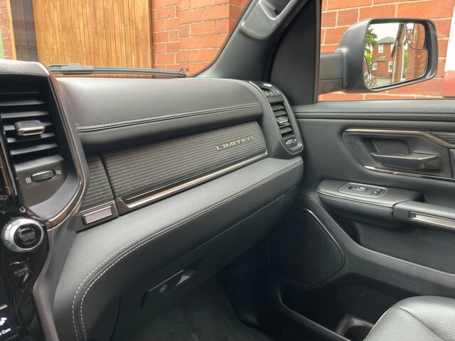Dodge RAM Limited 5.7 V8 Hemi Black #18