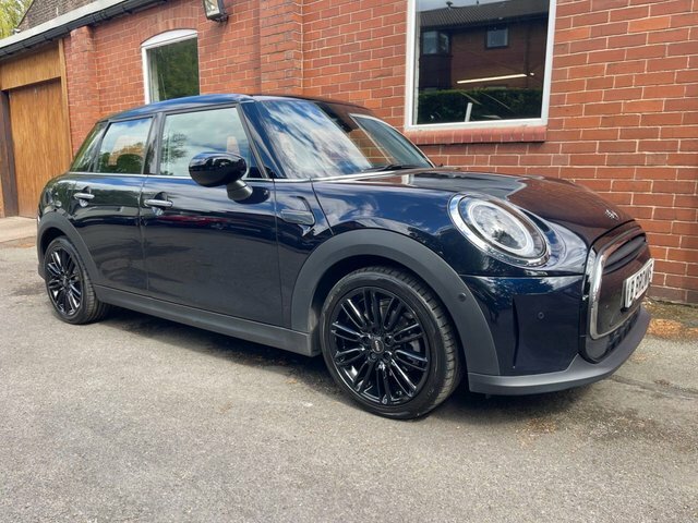 Mini Hatch Cooper Exclusive Hatchback Black