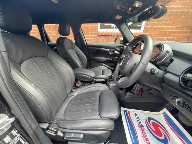 Mini Hatch Cooper Exclusive Hatchback VE22EKZ Black #3