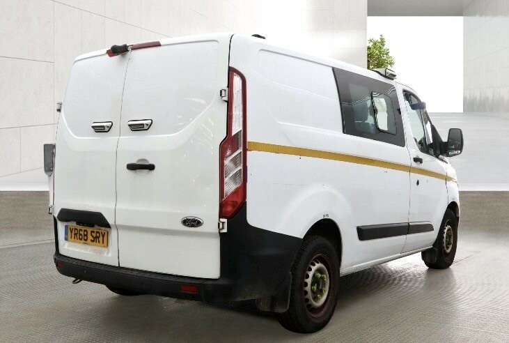 Ford Transit Custom Combi Van Combi Crew 2.0 320 Ecoblue 201818 YR68SRY #2
