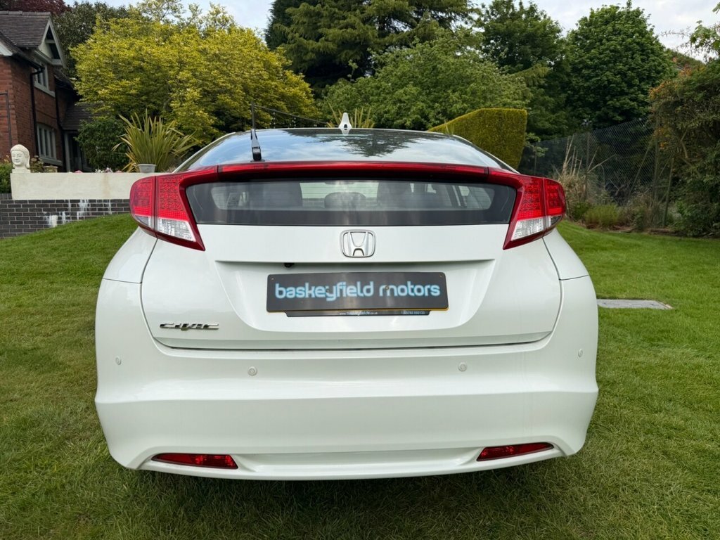 Honda Civic 1.8L Es-t White #3