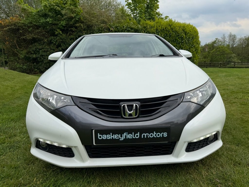 Honda Civic 1.8L Es-t White #2