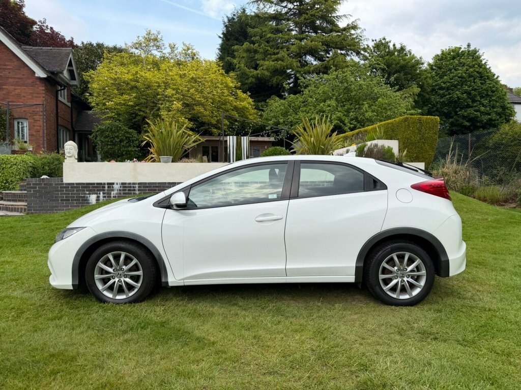 Honda Civic 1.8L Es-t White #6