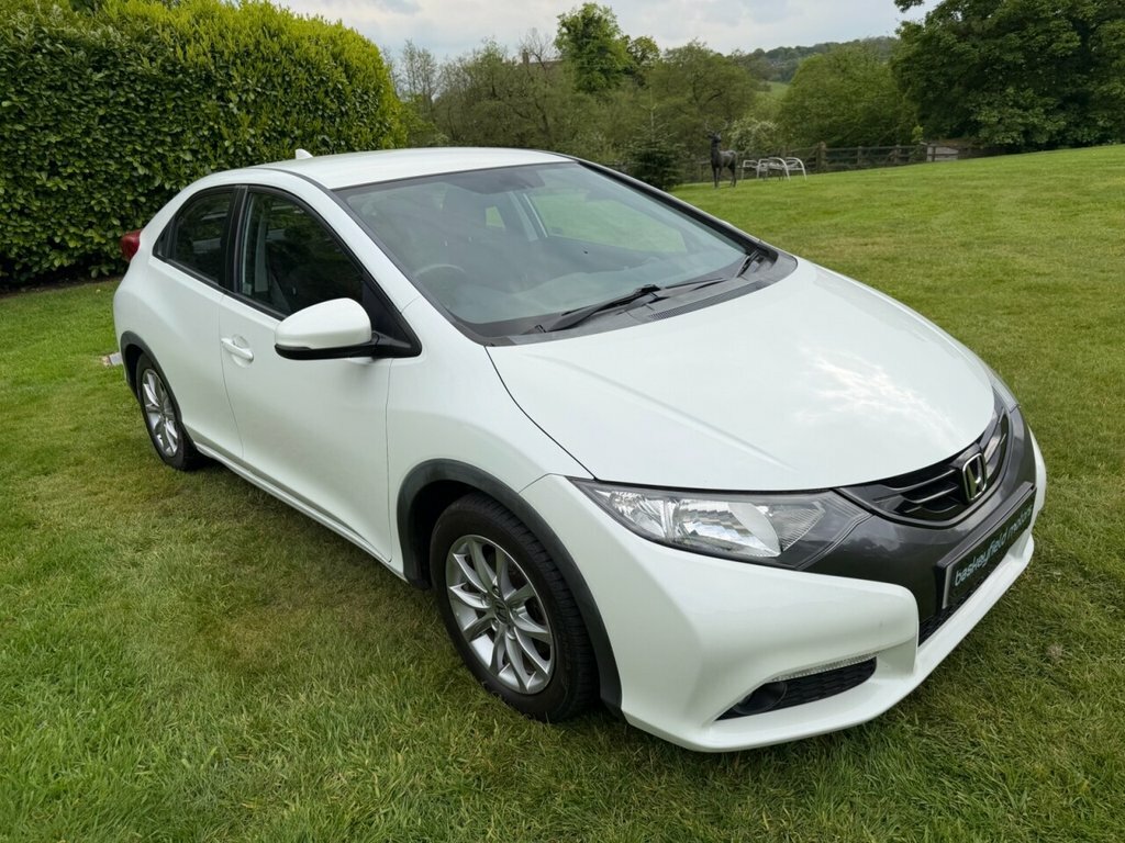 Honda Civic 1.8L Es-t White #4