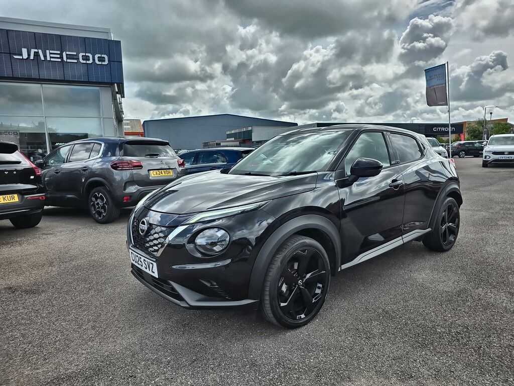 Nissan Juke Tekna Black #3
