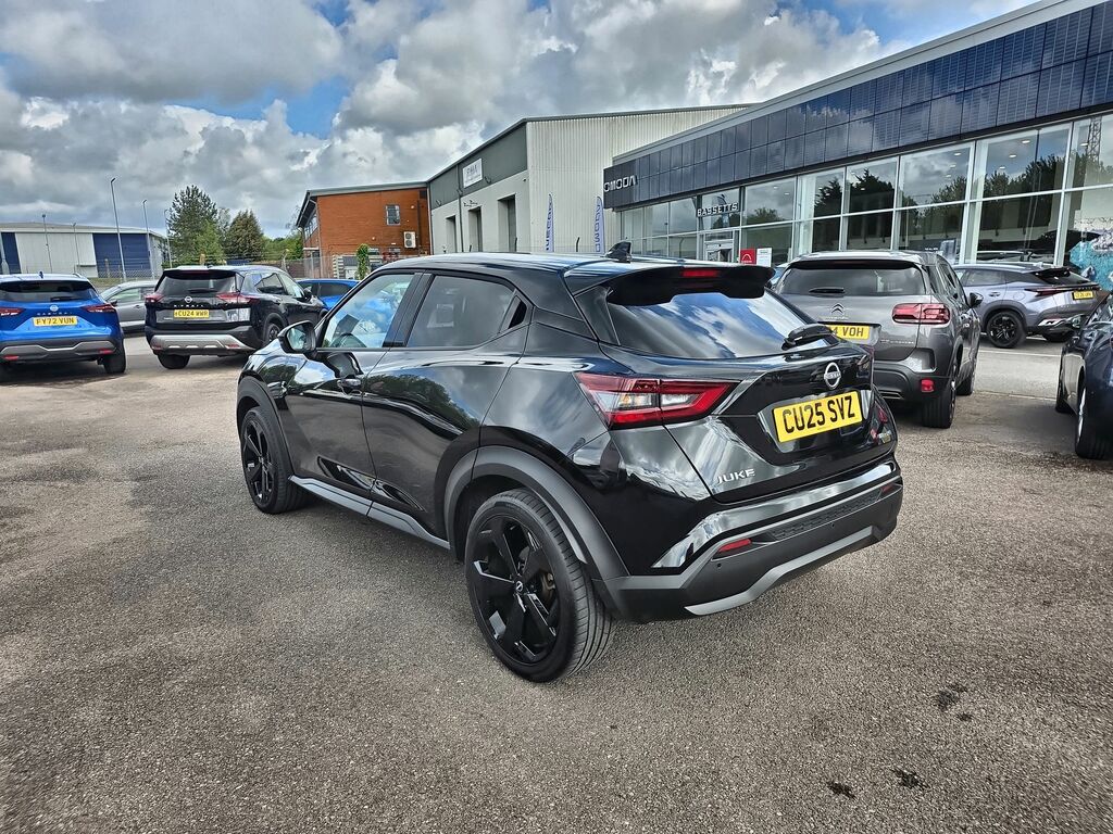 Nissan Juke Tekna Black #6