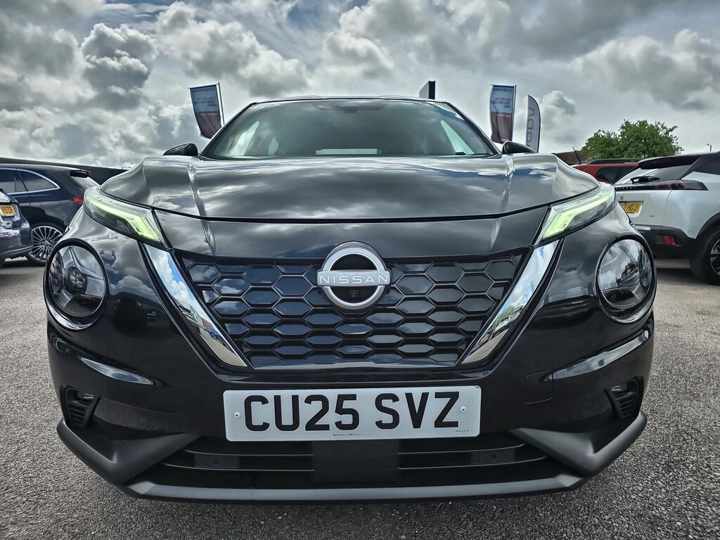 Nissan Juke Tekna Black #4