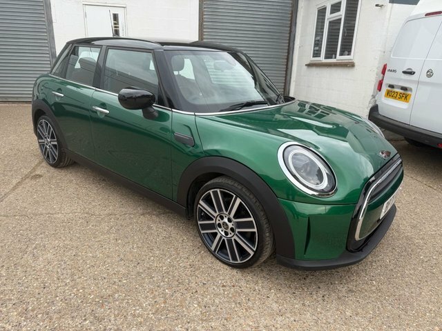 Mini Hatch Cooper Exclusive Steptronic Green