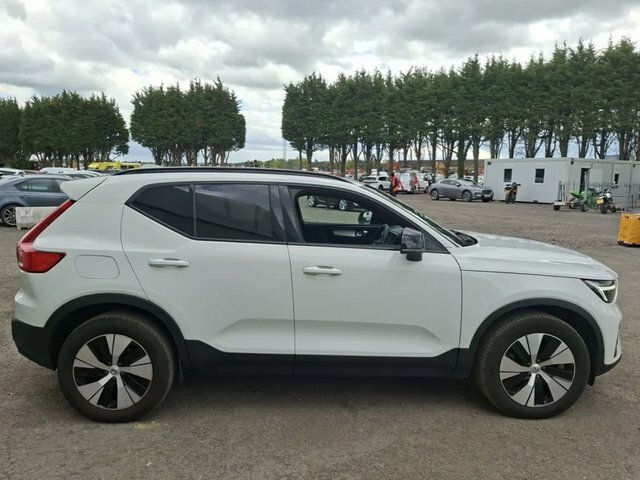Volvo XC40 T4 Recharge 10.7Kwh Plus KN73NYA White #2